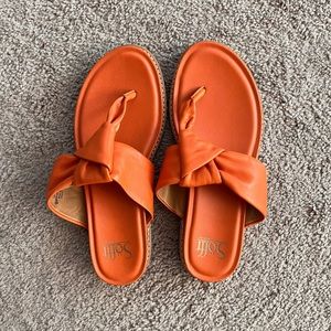 Sofft Knotted 8 M Orange Flip Flop Sandals
